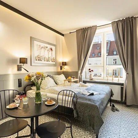 Swidnicka Grey דירה